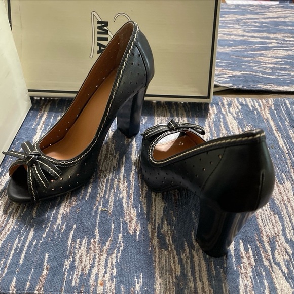 Women’s Shoes - Picture 6 of 10